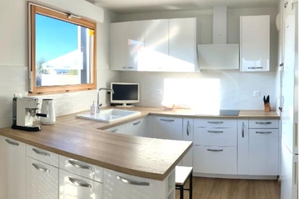 Cuisine blanc-bois à la suédoise